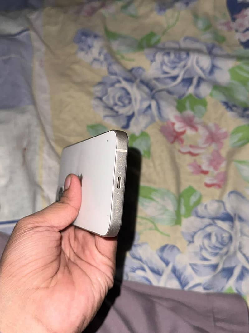 Apple iPhone 13 6