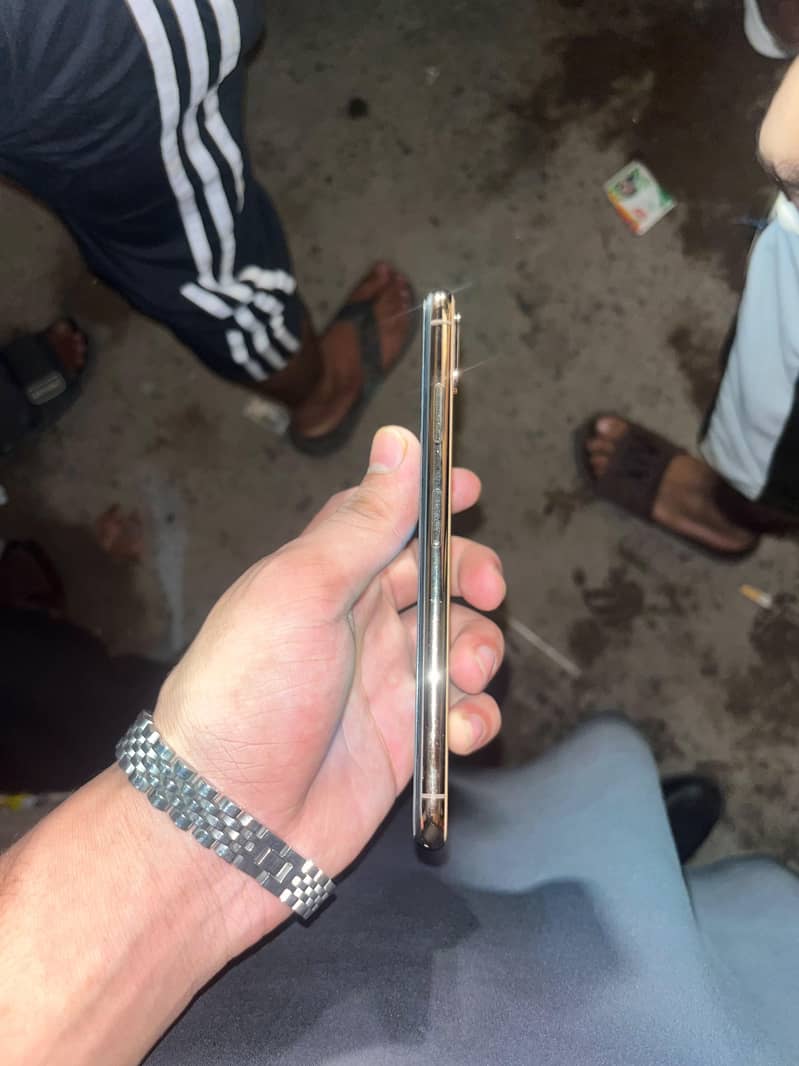 Apple iPhone XS Max 2