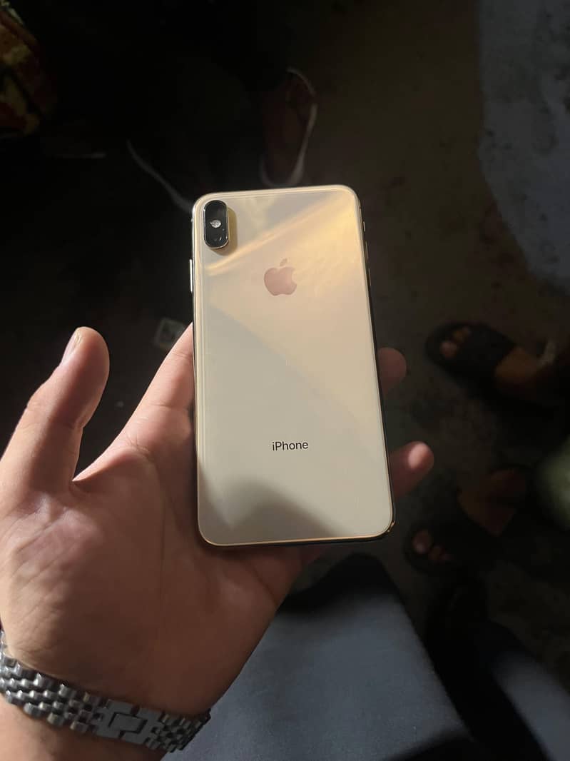 Apple iPhone XS Max 3