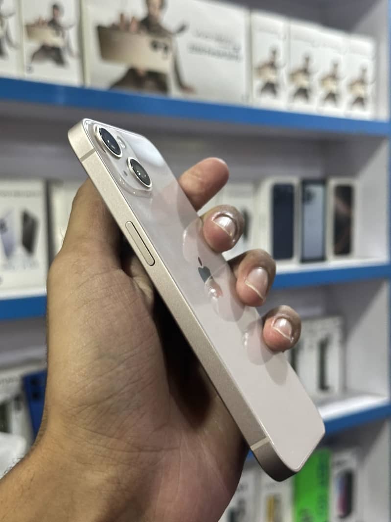 Apple iPhone 13 0