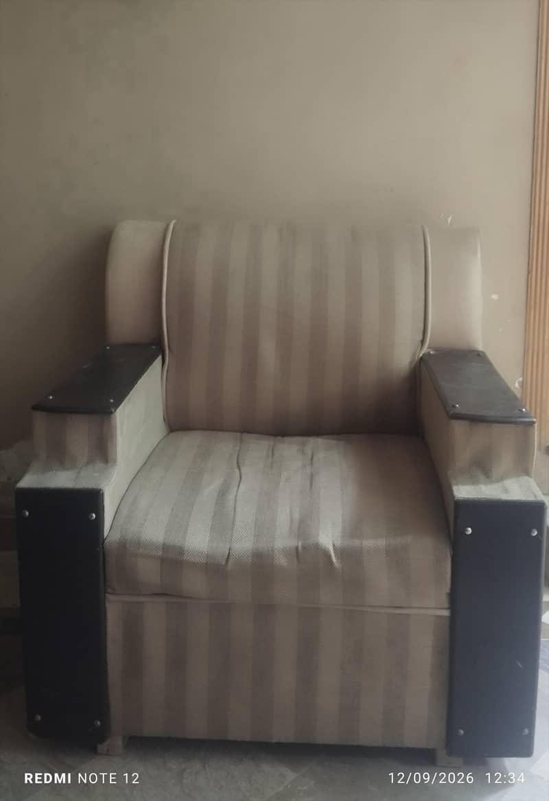 Used sofa 0