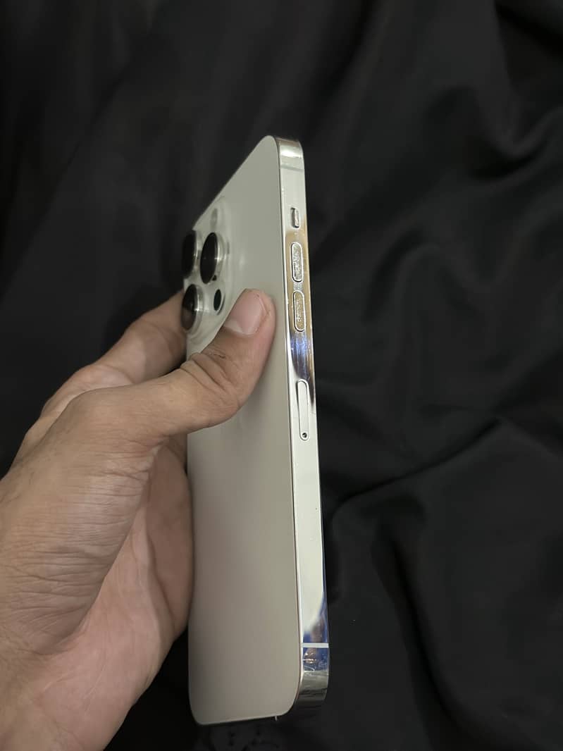 Apple iPhone 14 Pro Max 2