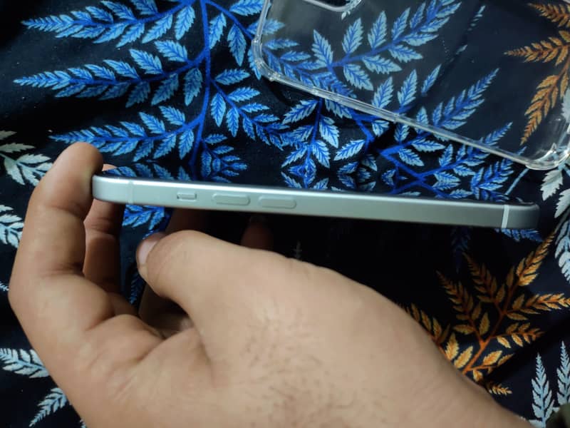 Apple iPhone 15 0