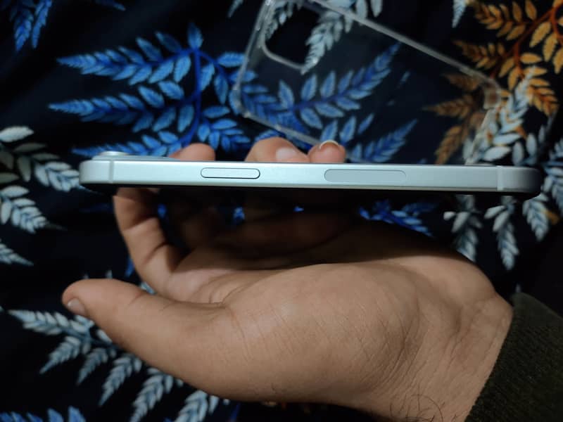 Apple iPhone 15 3