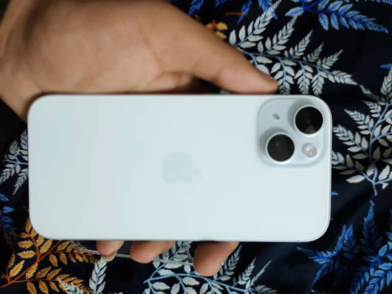 Apple iPhone 15 4