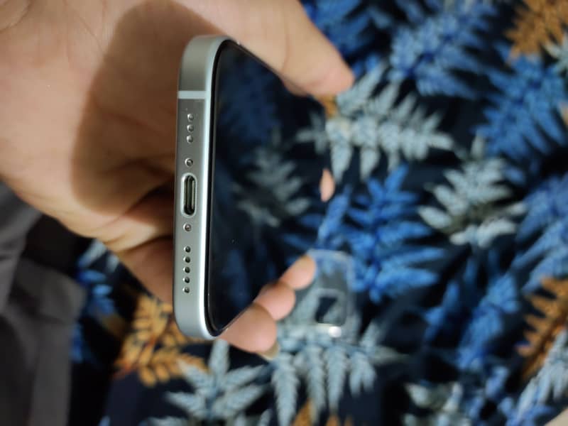 Apple iPhone 15 5