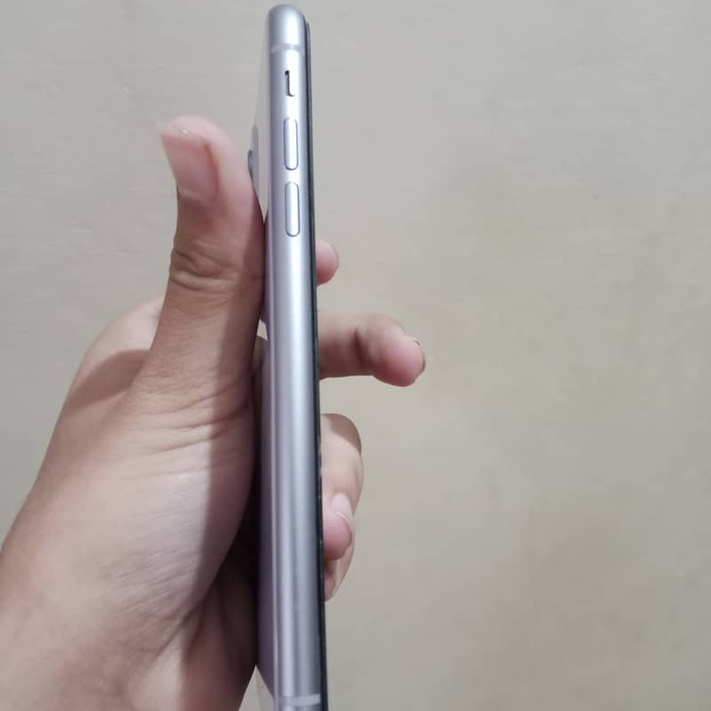 Apple iPhone 11 3
