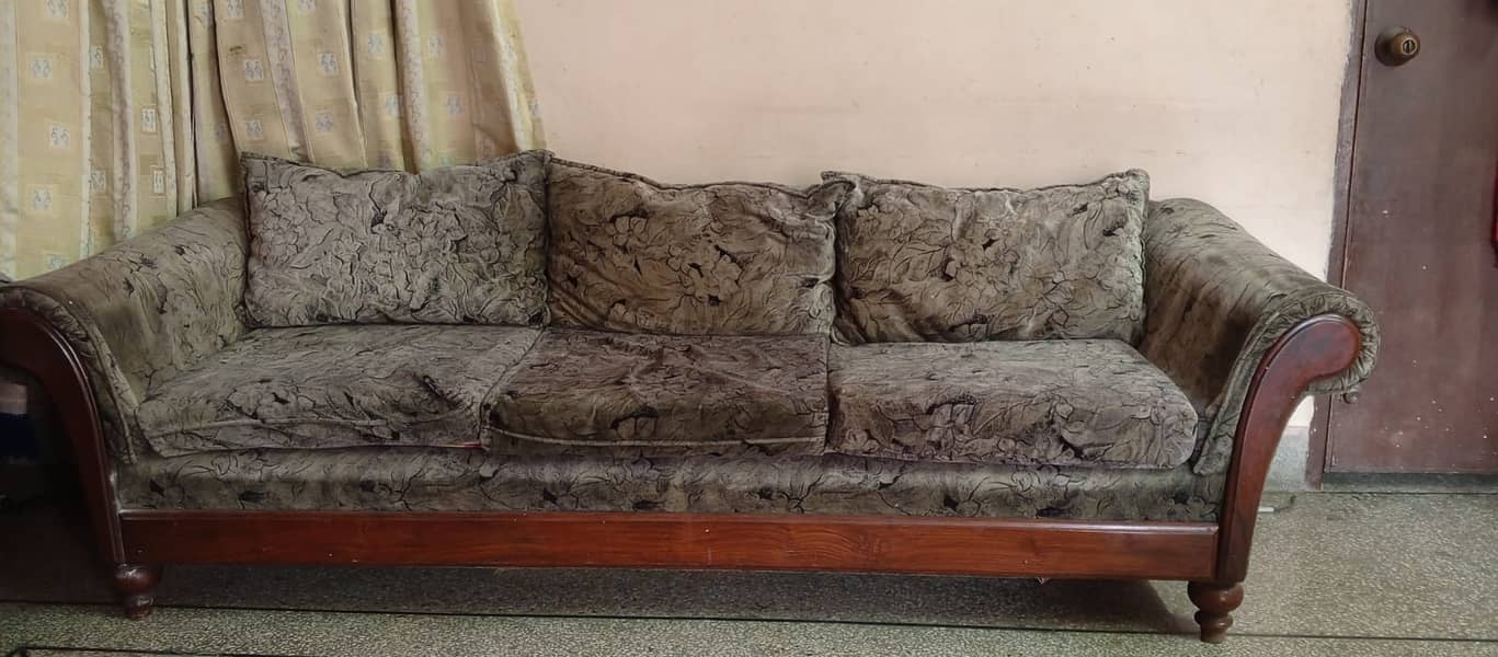 Sofa in Good condition 1
