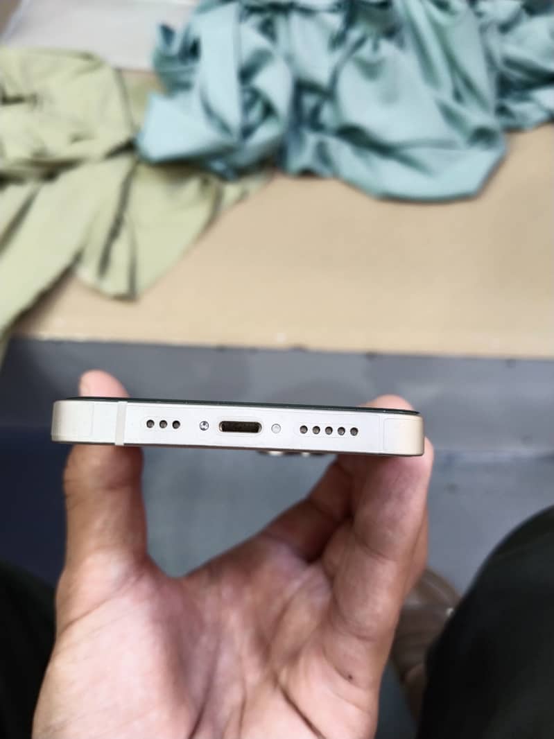 Apple iPhone 14 3