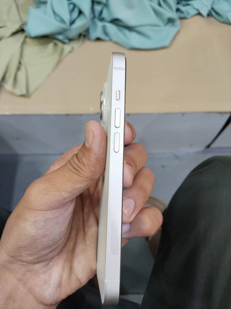 Apple iPhone 14 4