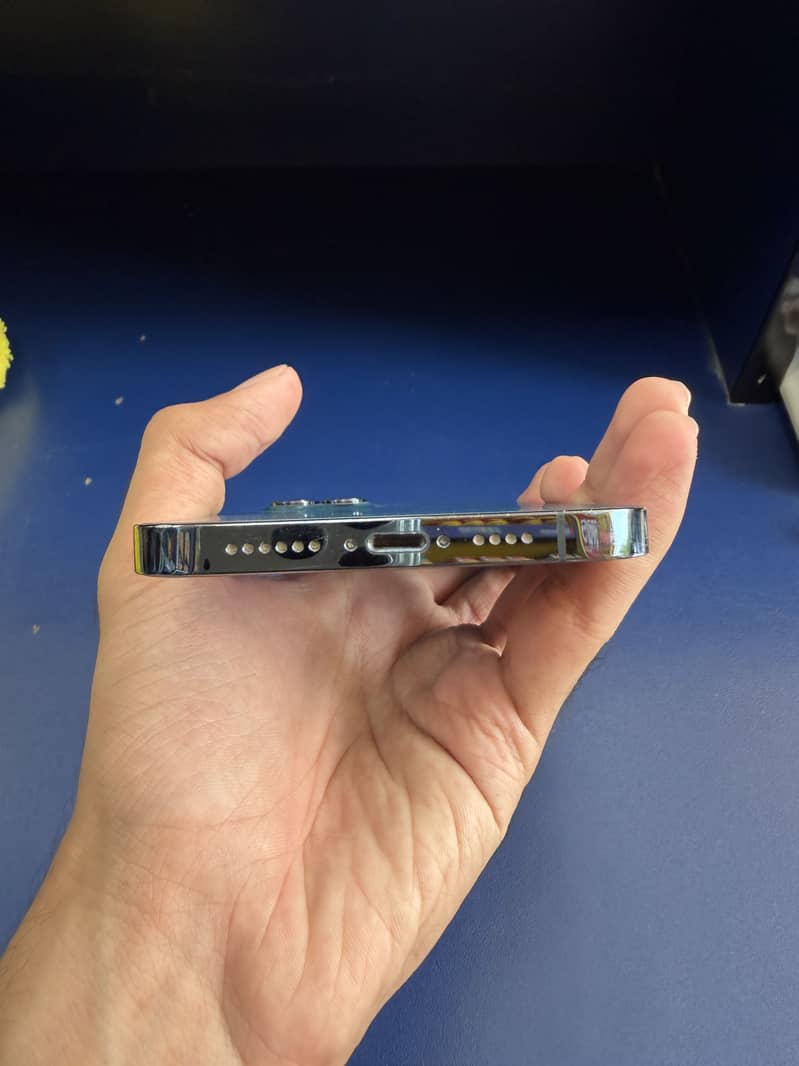Apple iPhone 12 Pro Max 4