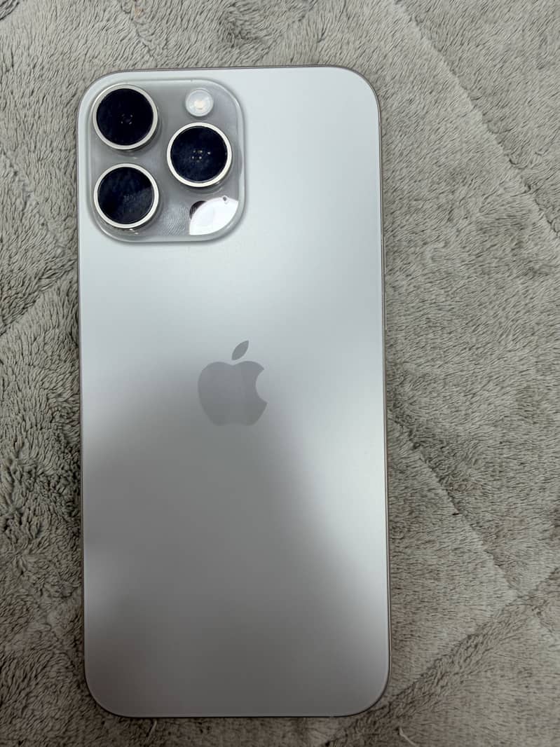 Apple iPhone 16 Pro Max 1