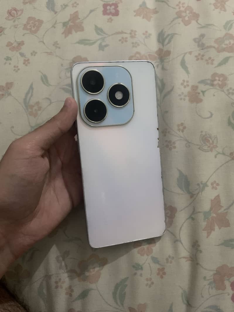 Tecno Spark 20 0