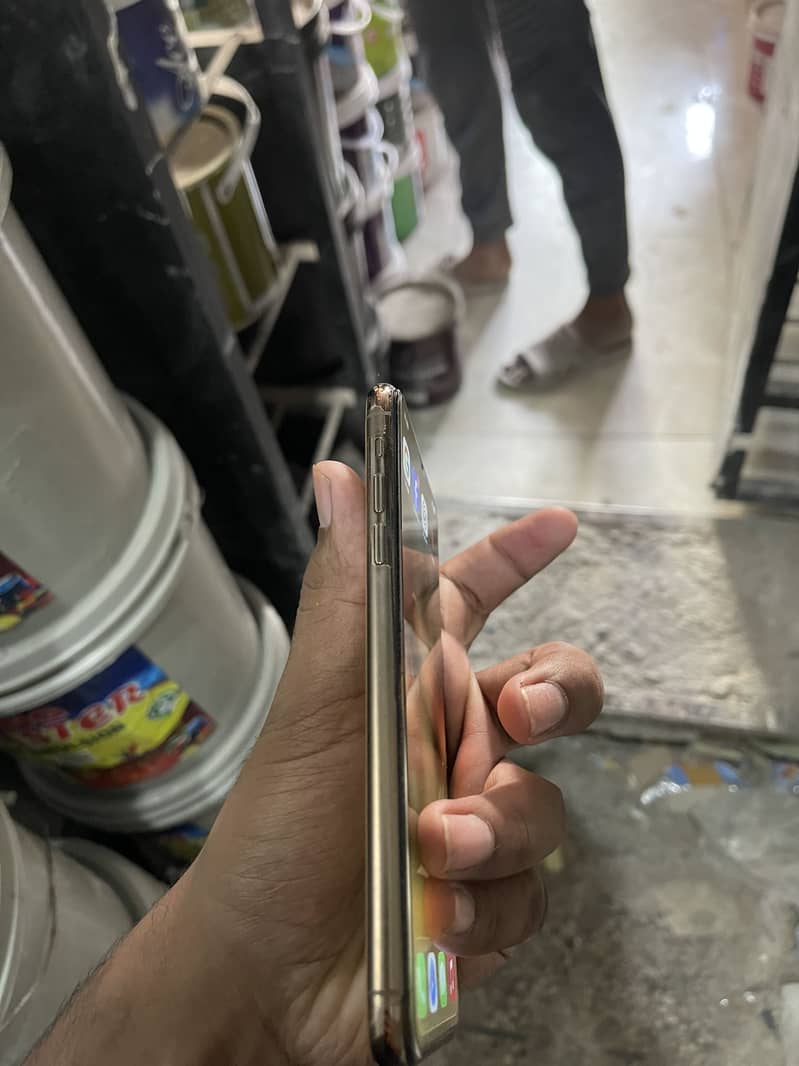 Apple iPhone 11 Pro Max 3