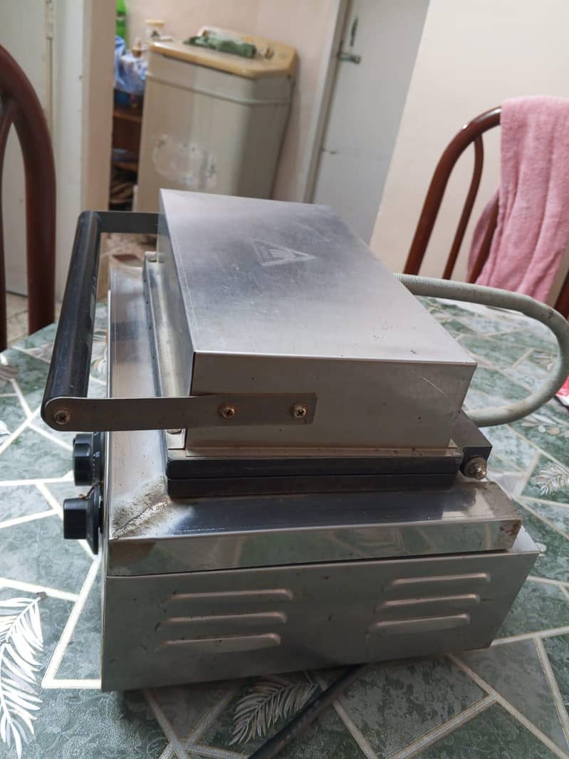 Waffle Maker Machine 4