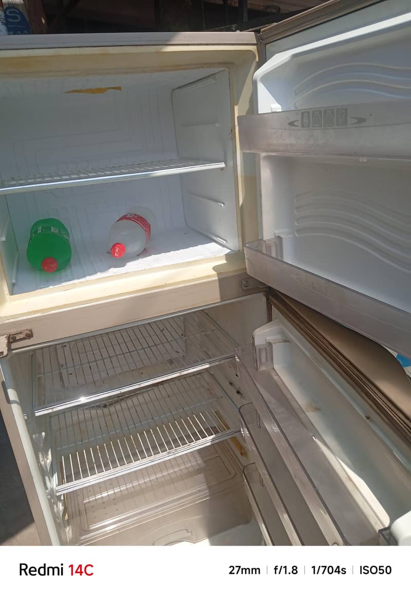 medium size fridge 0