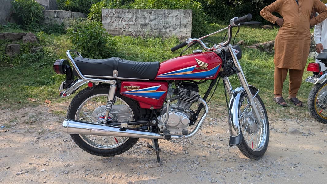 125 2005 model 1
