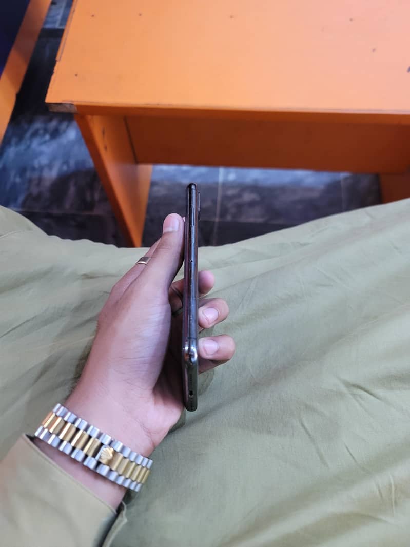 Apple iPhone X 3
