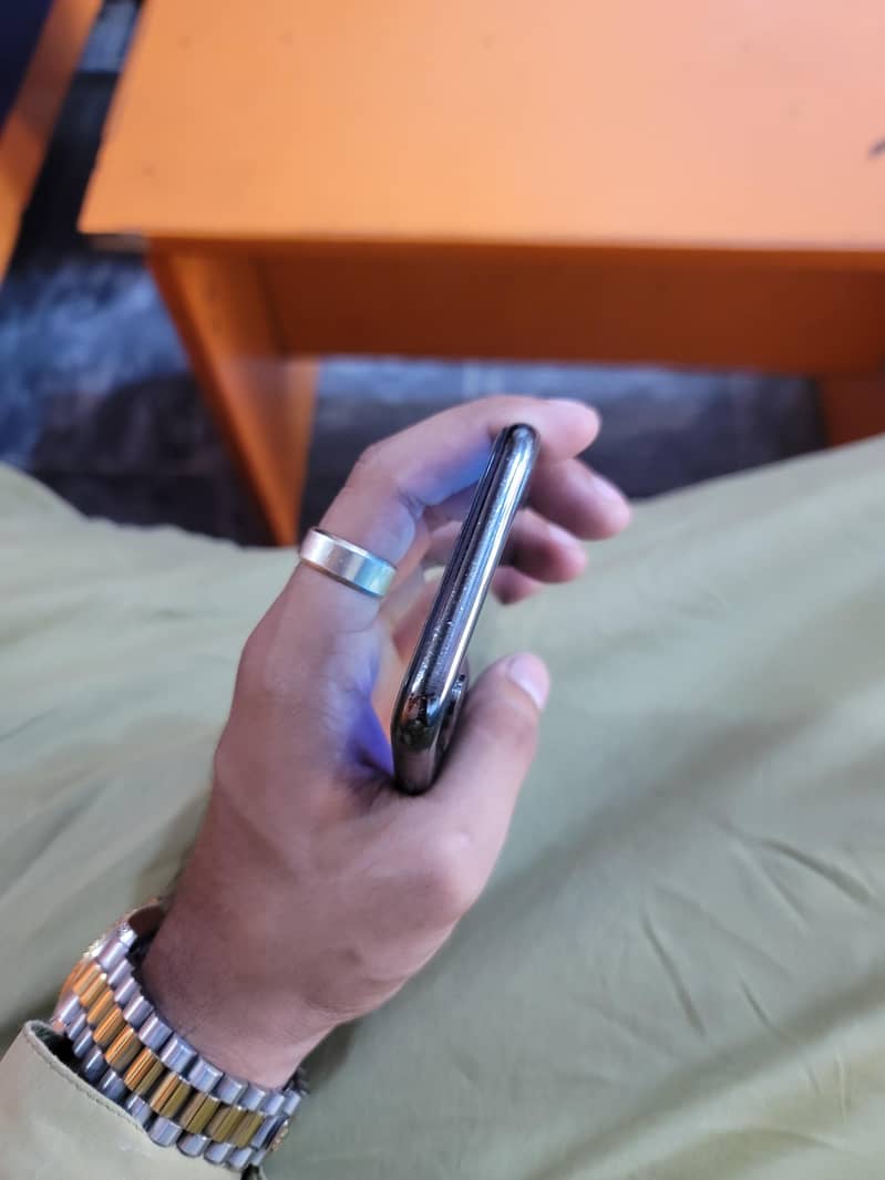 Apple iPhone X 5