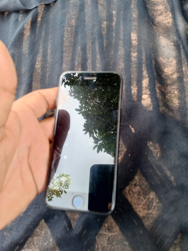 Apple iPhone 7 0