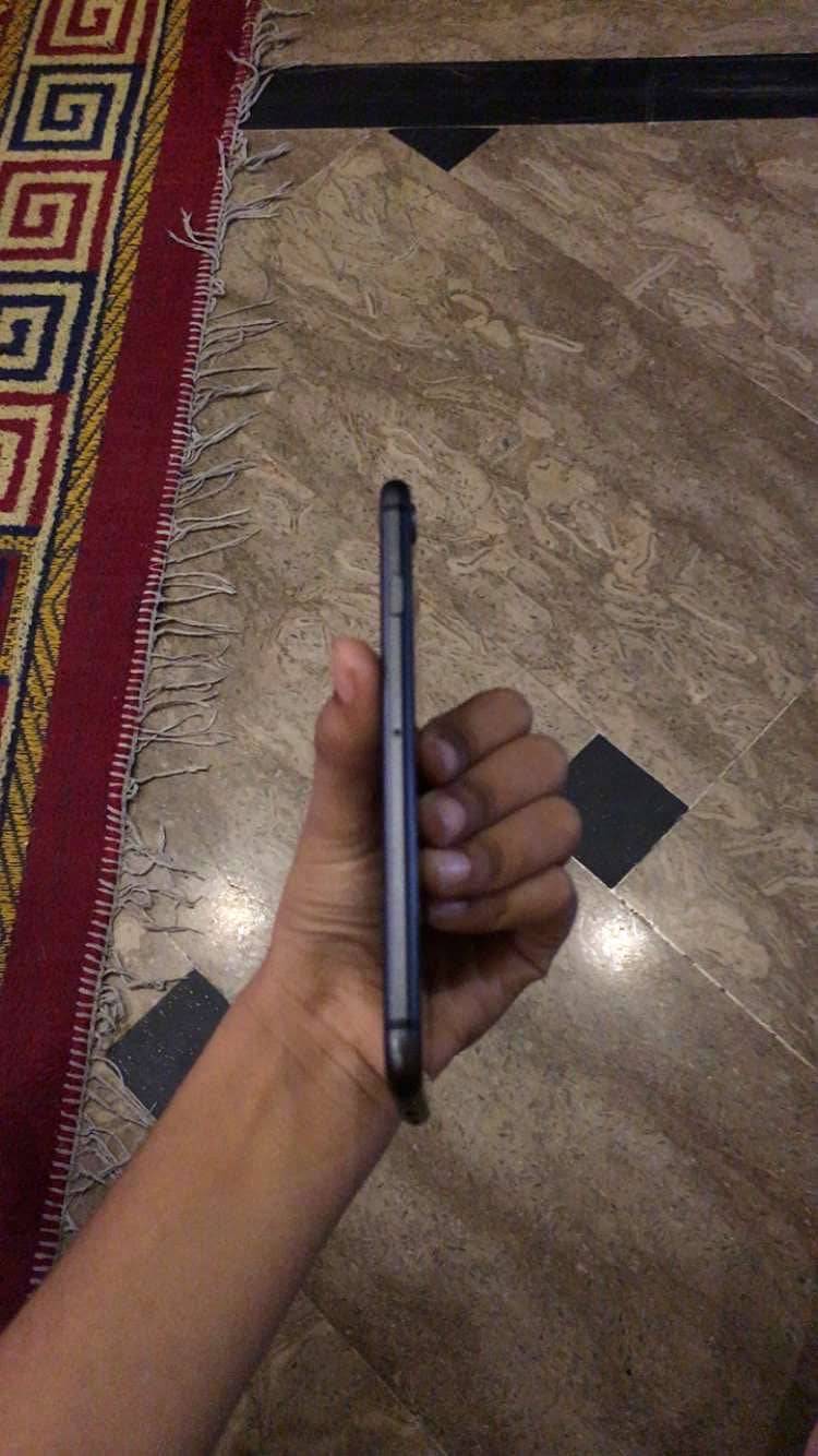 Apple iPhone 8 3