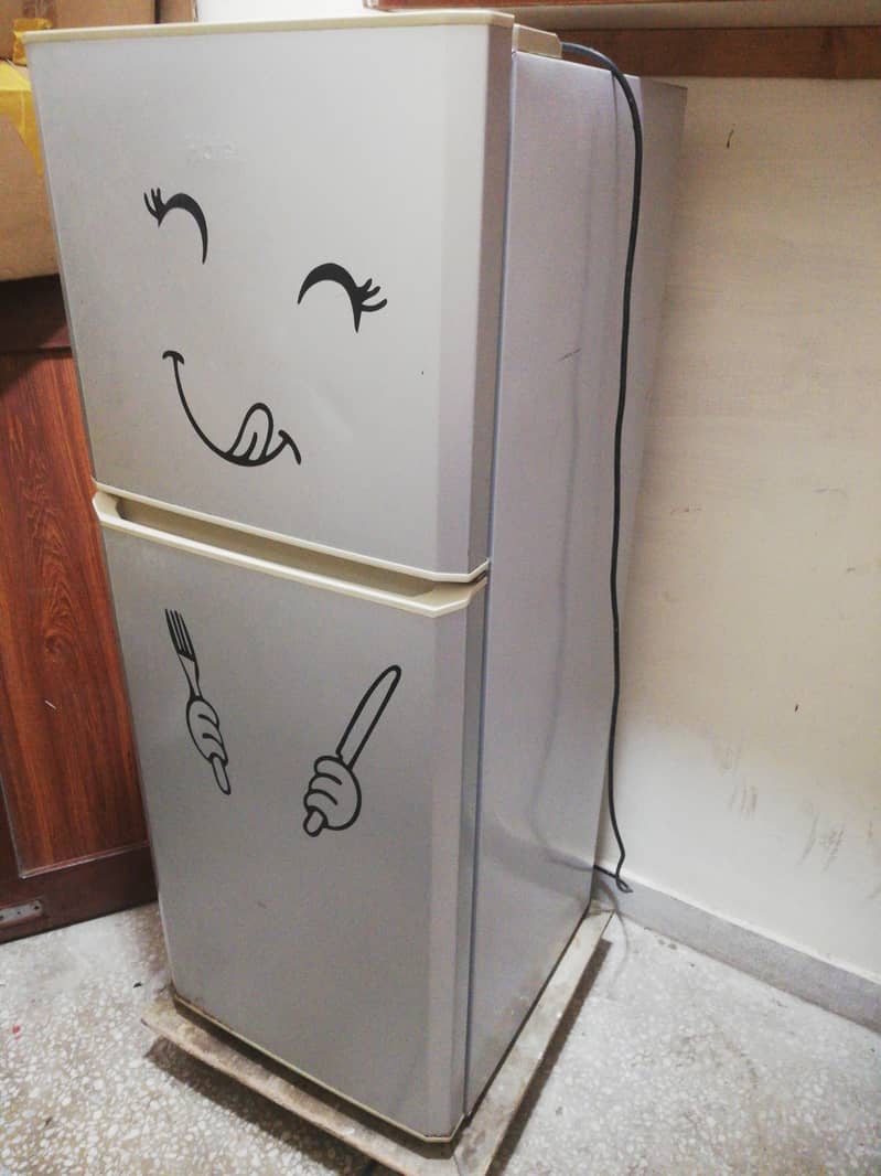 Haier medium fridge 0