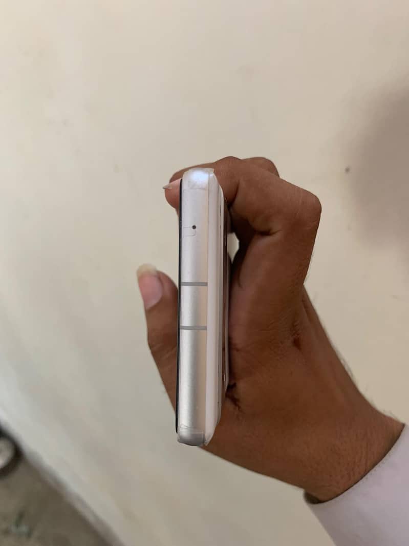 Google Pixel 7a 4