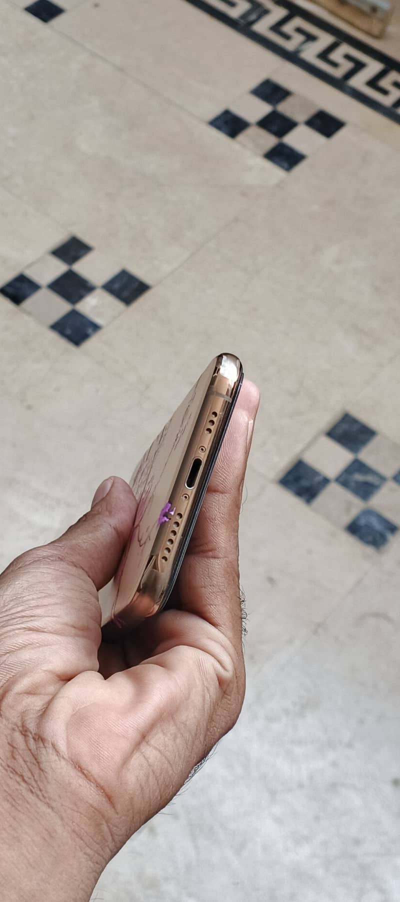 Apple iPhone 11 Pro 4
