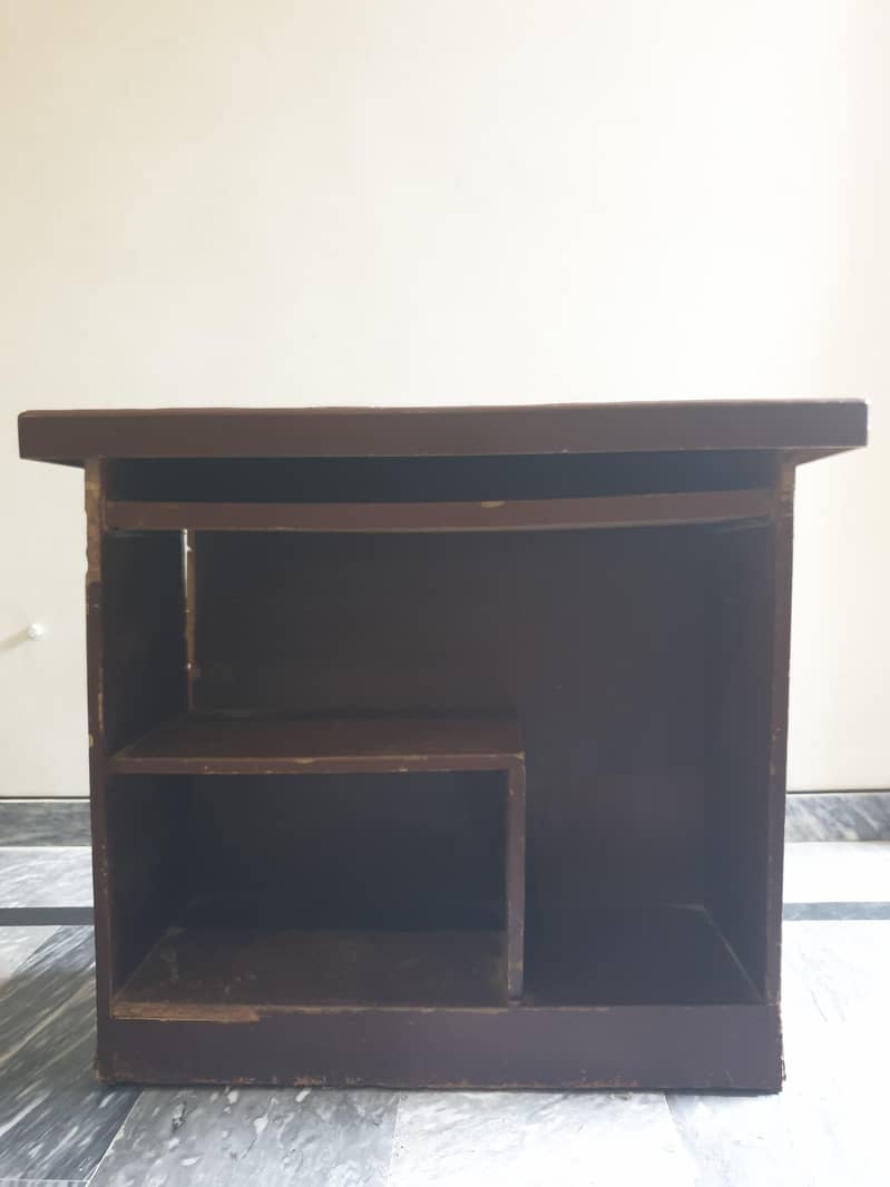 COMPUTER TABLE FOR SALE 0