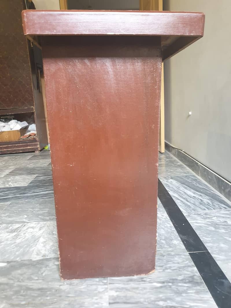 COMPUTER TABLE FOR SALE 2