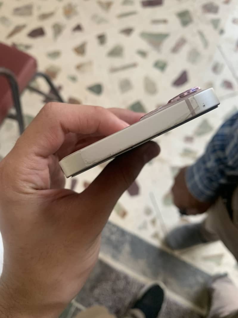 Apple iPhone 13 2