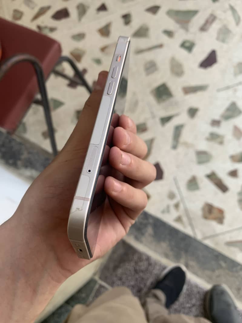Apple iPhone 13 4