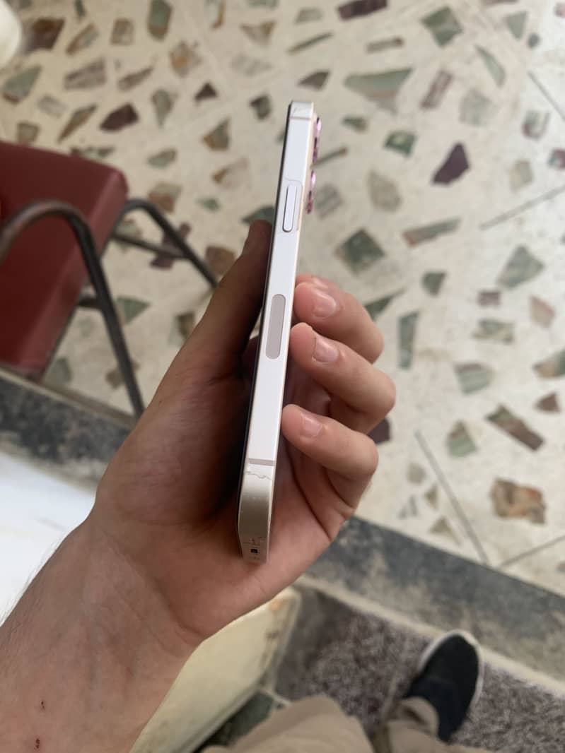 Apple iPhone 13 6