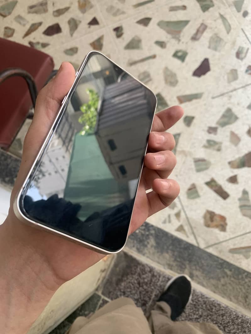Apple iPhone 13 7