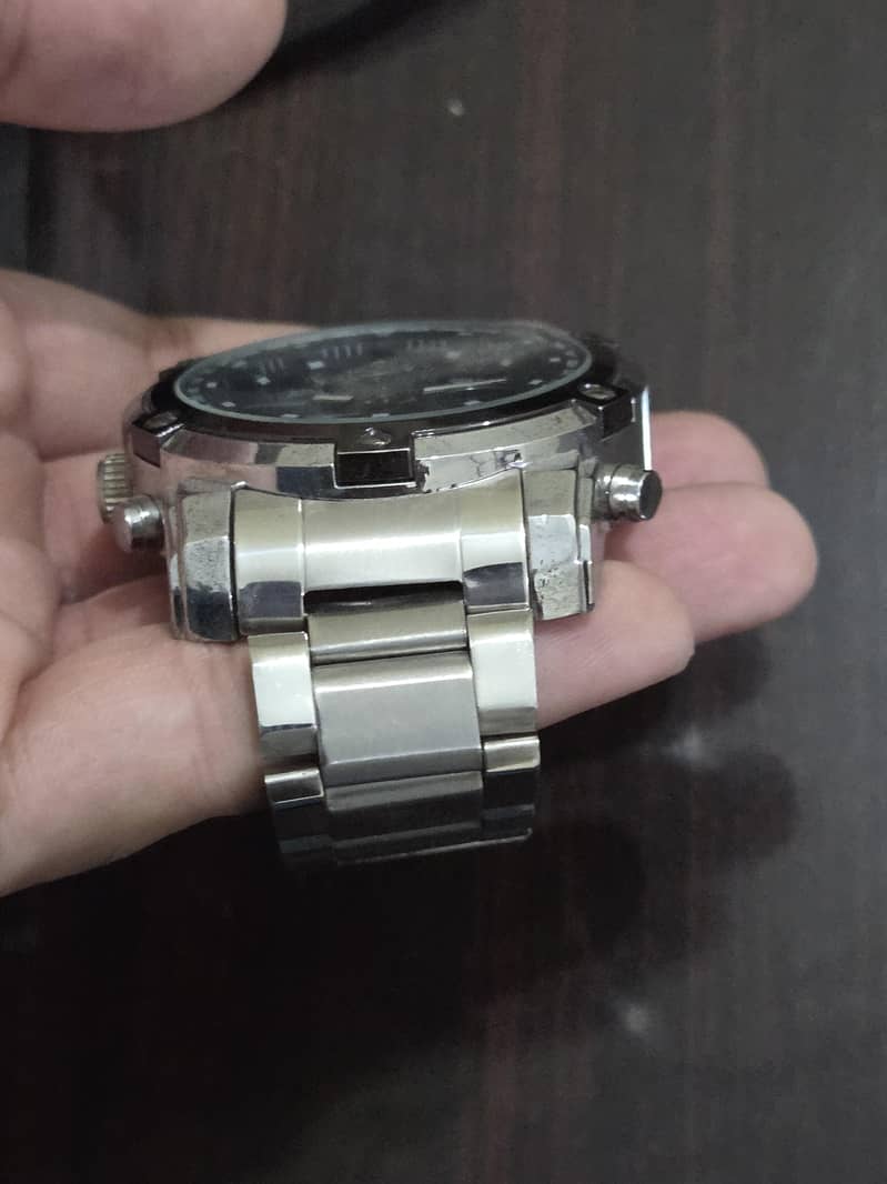 men watch 1