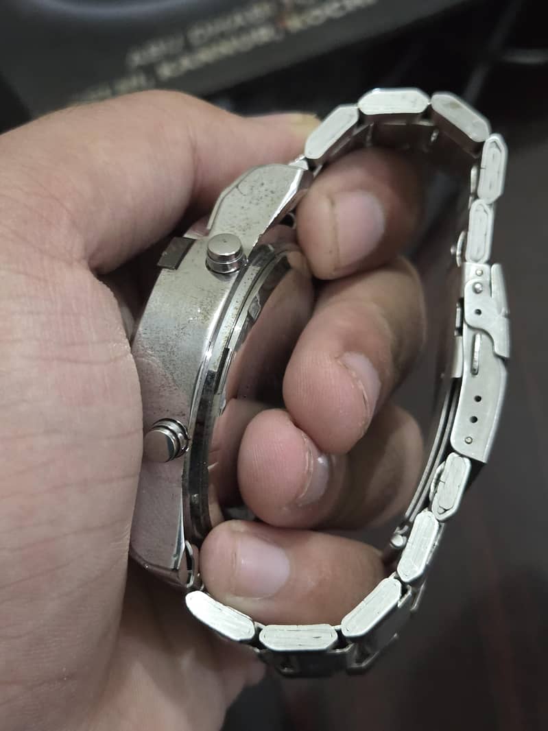 men watch 2