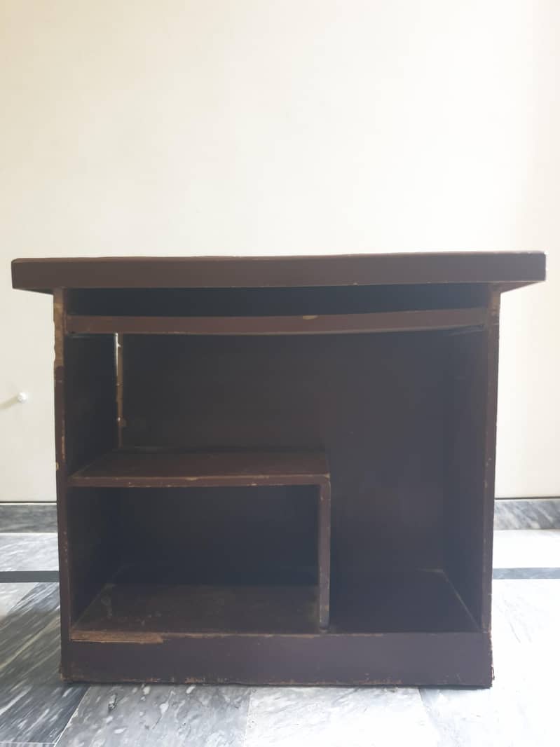 COMPUTER TABLE FOR SALE 0