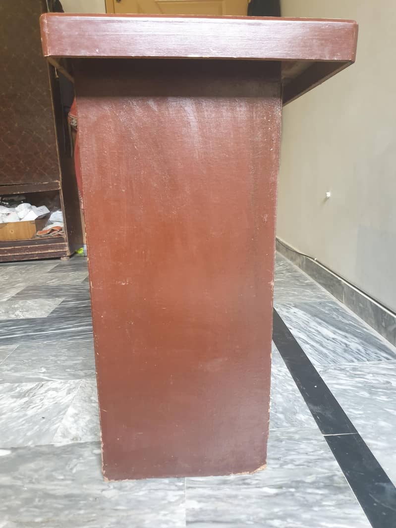 COMPUTER TABLE FOR SALE 1