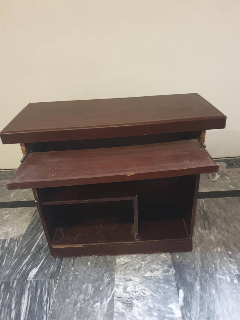 COMPUTER TABLE FOR SALE 4