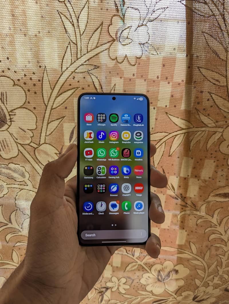 Samsung Mobile S22 1