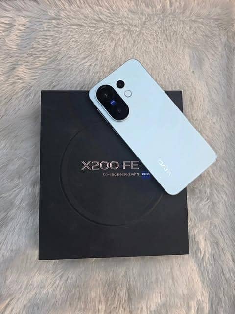 Vivo X200 FE 0