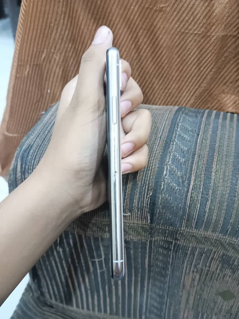 Apple iPhone X 5