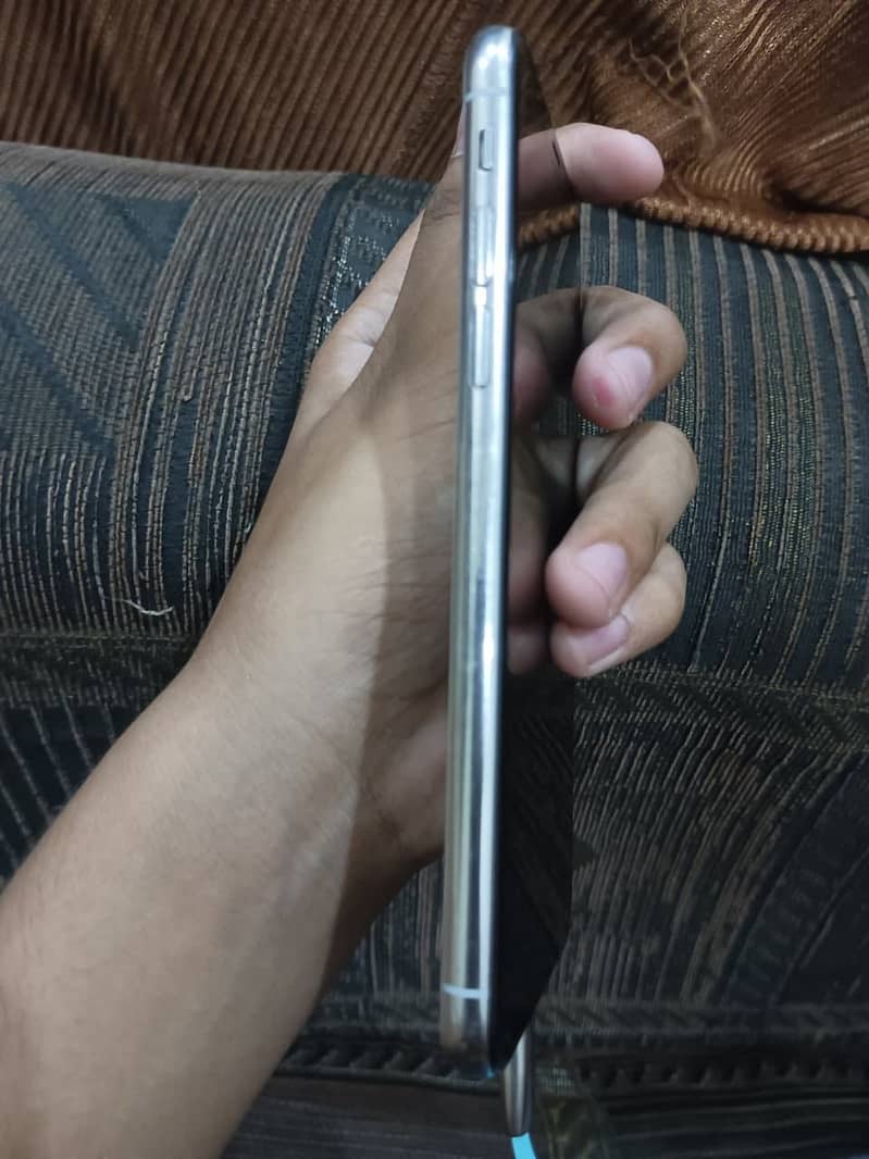 Apple iPhone X 6