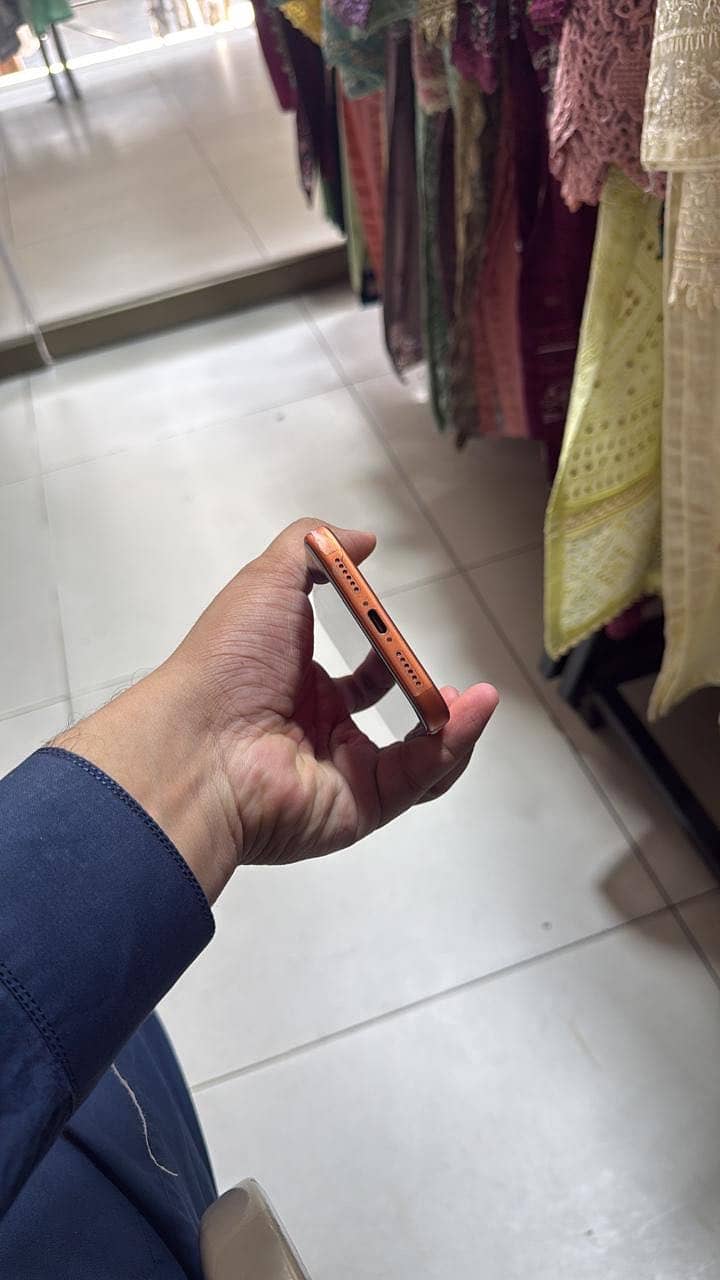 Apple iPhone 17 Pro Max 4