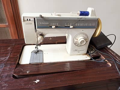 Singer sewing machine with table