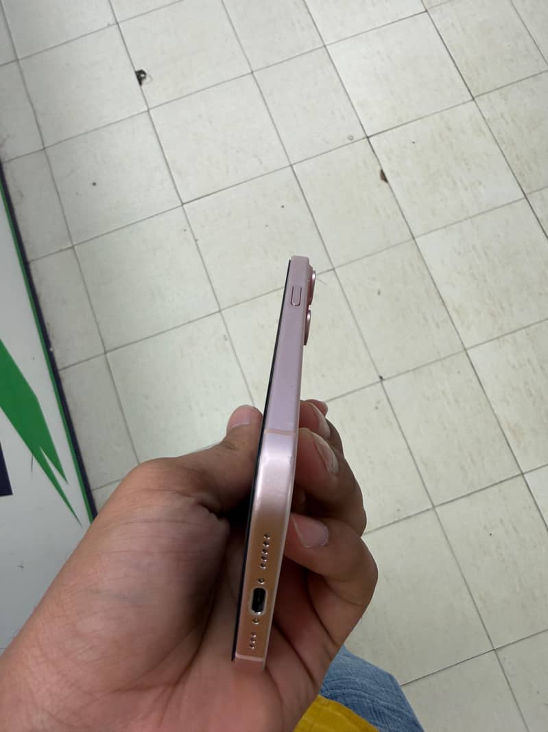Apple iPhone 15 4
