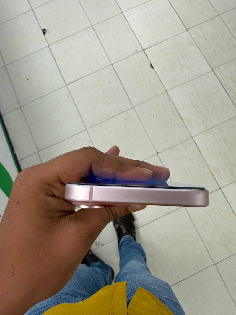 Apple iPhone 15 7