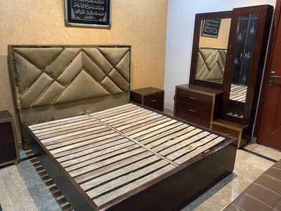 Queen size bed set without matress