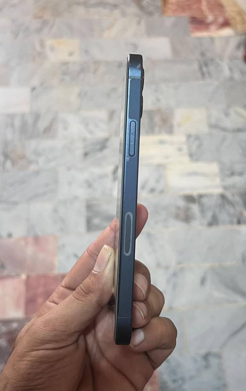 Apple iPhone 12 2