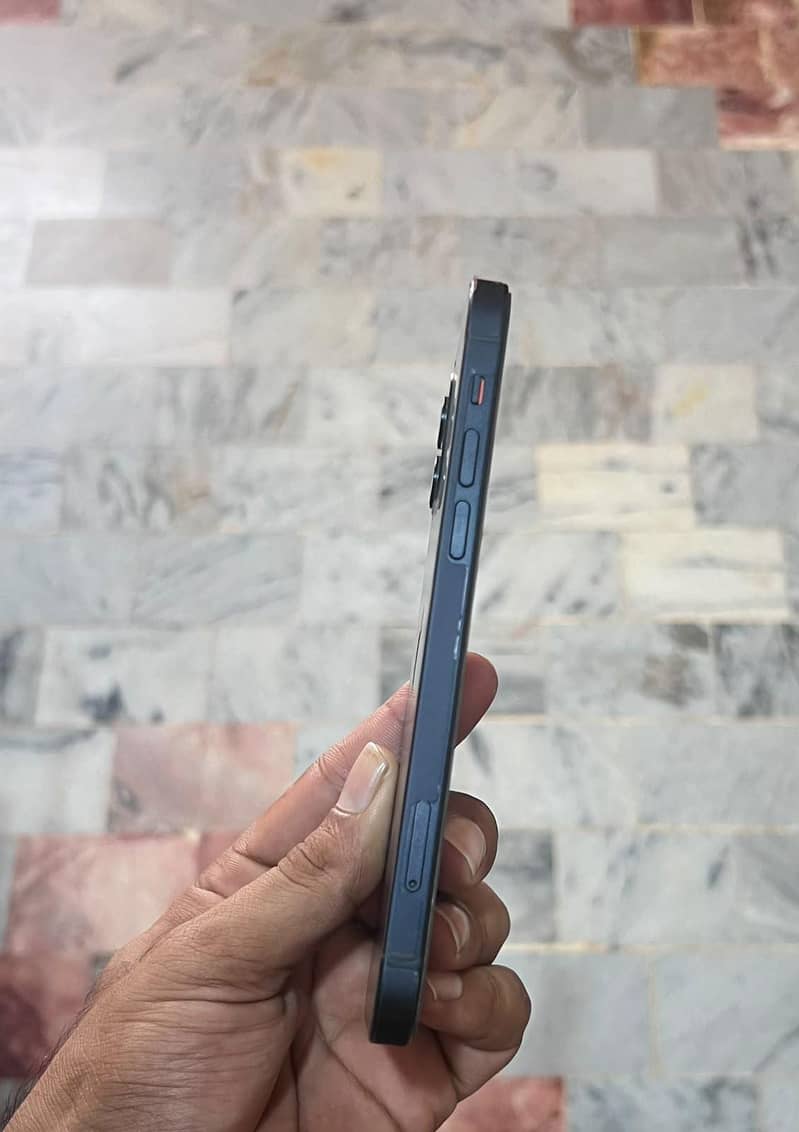 Apple iPhone 12 3